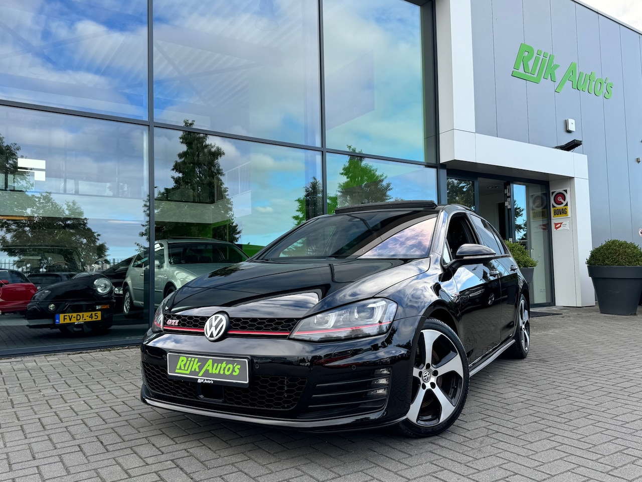 Volkswagen Golf - 2.0 TSI GTI Performance * Panoramadak * Leer * Xenon * Navigatie - AutoWereld.nl