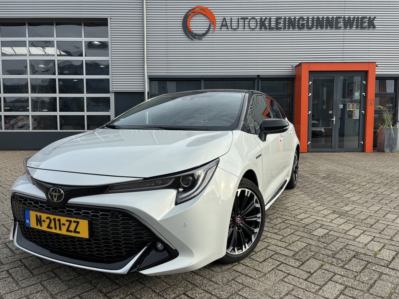 Toyota Corolla - 1.8 Hybrid GR-Sport NL-Auto / Apple/Android Carplay / Draadloze telefoonlader / Keyless / - AutoWereld.nl