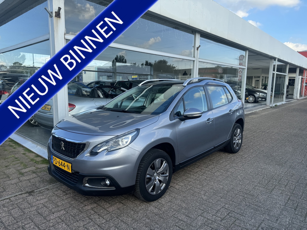 Peugeot 2008 - 1.2 PureTech Blue Lion ZEER NETTE AUTO !!PANORAMADAK CARPLAY - AutoWereld.nl