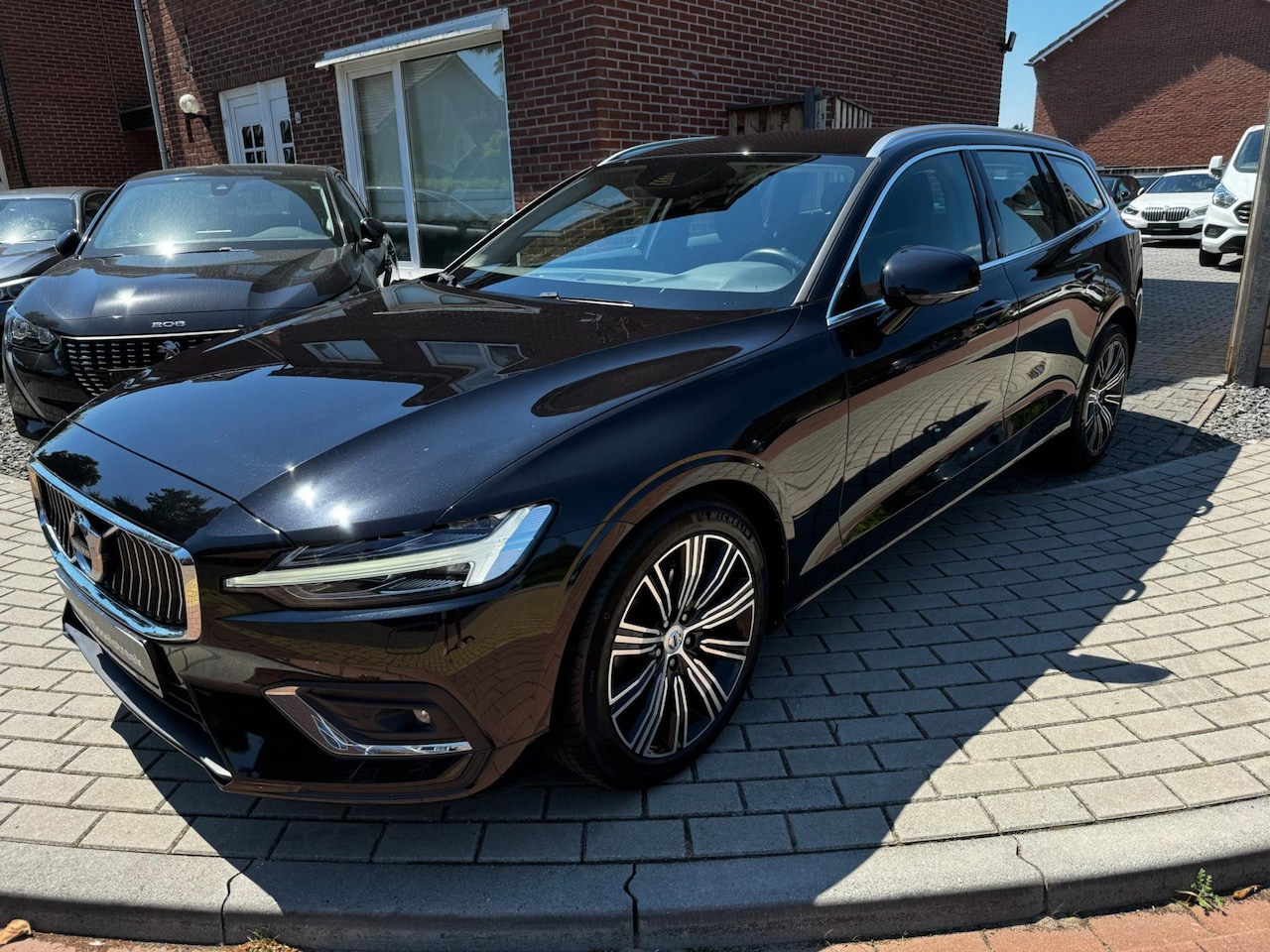 Volvo V60 - 2.0 B4 Inscription Automaat, Apple Carplay, Achteruitrijcam - AutoWereld.nl