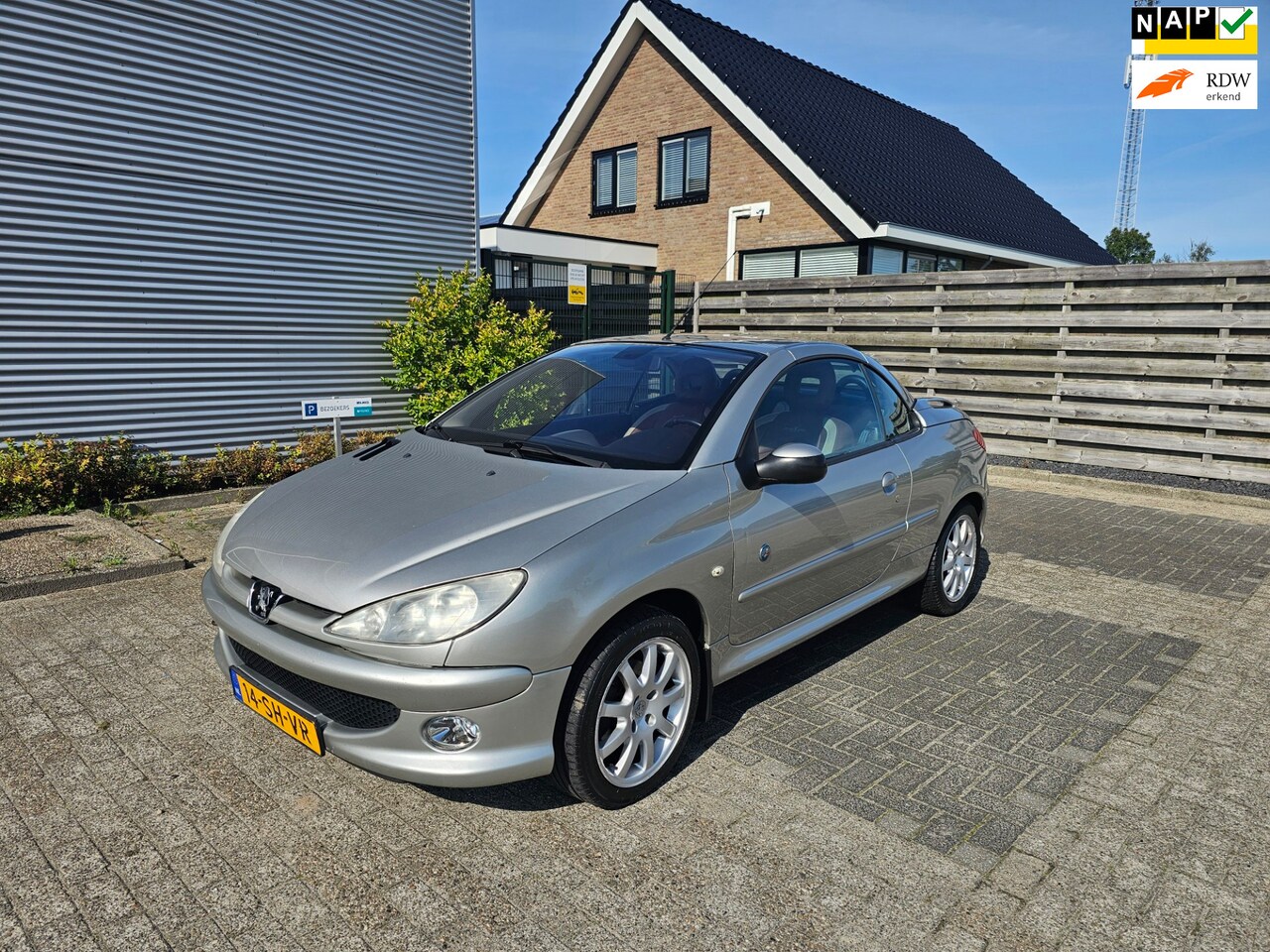 Peugeot 206 CC - 1.6-16V Roland Garros Clima Bj:2006 NAP! - AutoWereld.nl