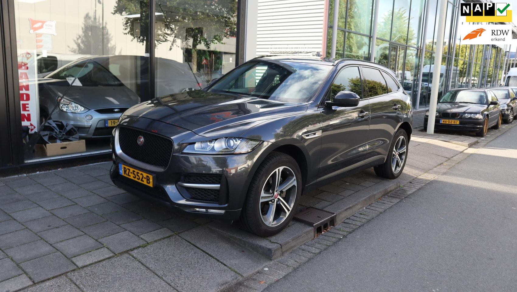 Jaguar F-Pace - 2.0 Portfolio AWD 20d PANORAMA DAK - AutoWereld.nl