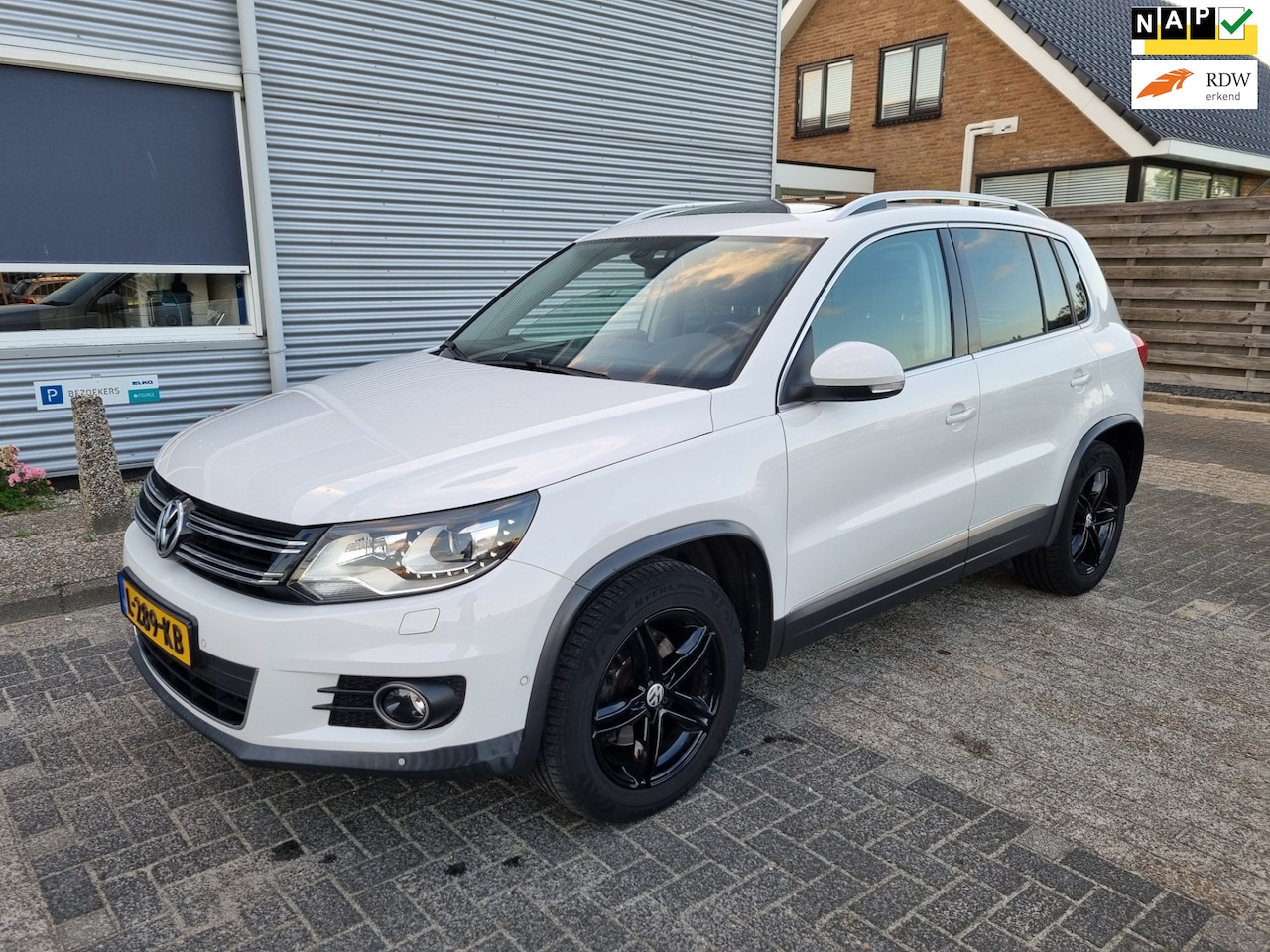 Volkswagen Tiguan - 2.0 TSI Sport&Style 4motion R-line Edition NAV.+ Clima Bj:2013 - AutoWereld.nl