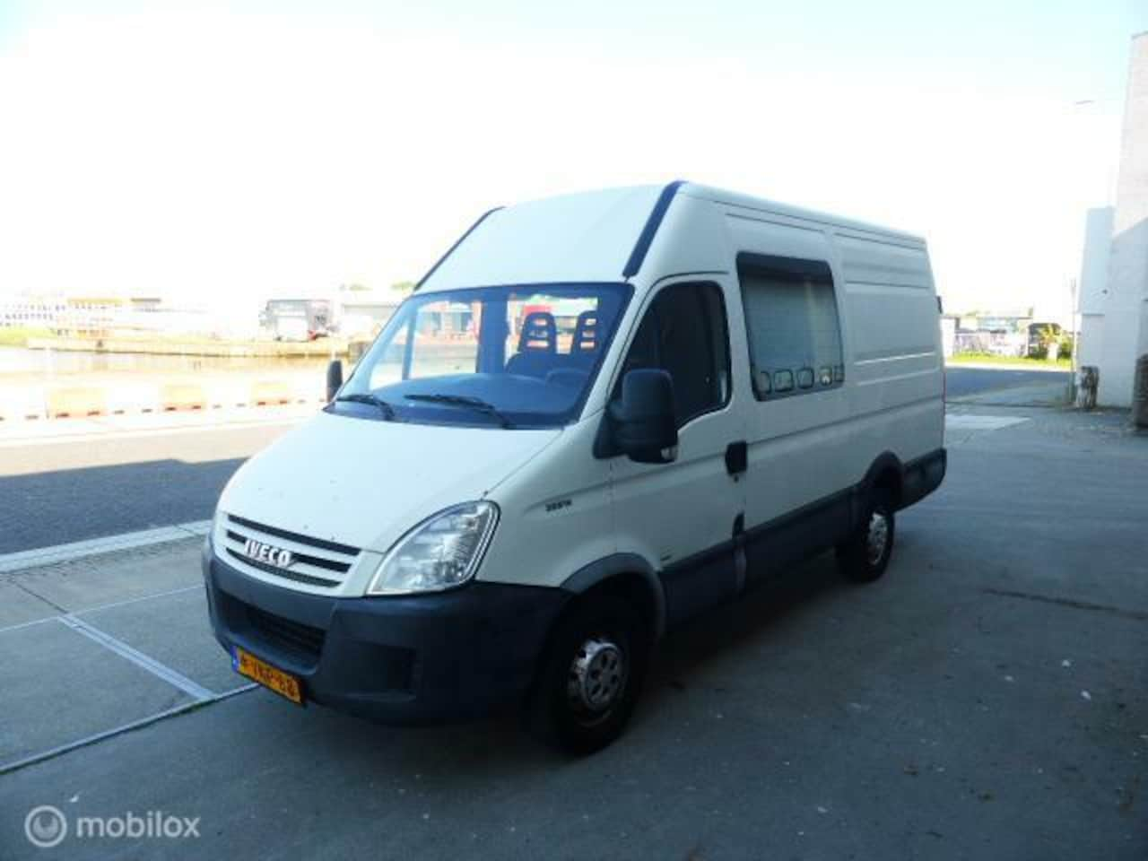 Iveco Daily - 35 S 14V 330 H2 35 S 14V 330 H2 - AutoWereld.nl