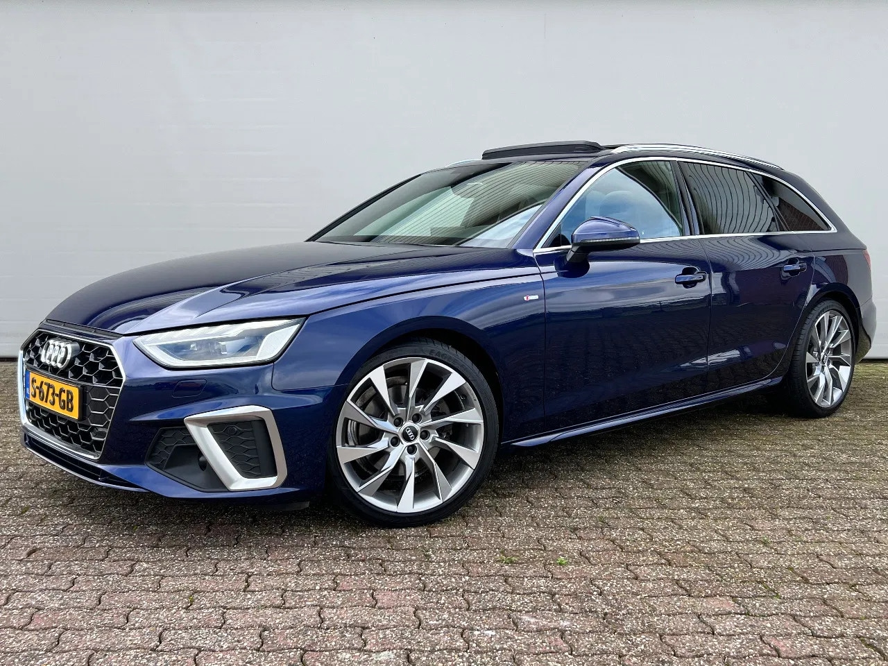 Audi A4 - 40 TFSi Launch edition Sport 40 TFSI Launch Edition Sport, Panoramadak, 2x S line - AutoWereld.nl