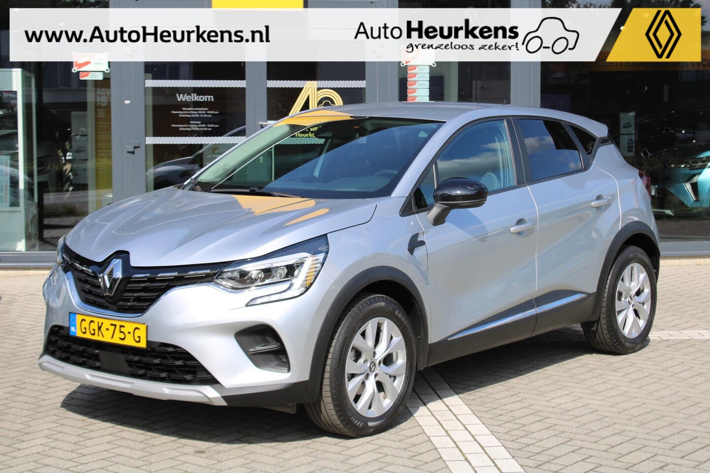 Renault Captur - TCe 100 Zen | Navigatiesysteem | Parkeersensoren achter | - AutoWereld.nl