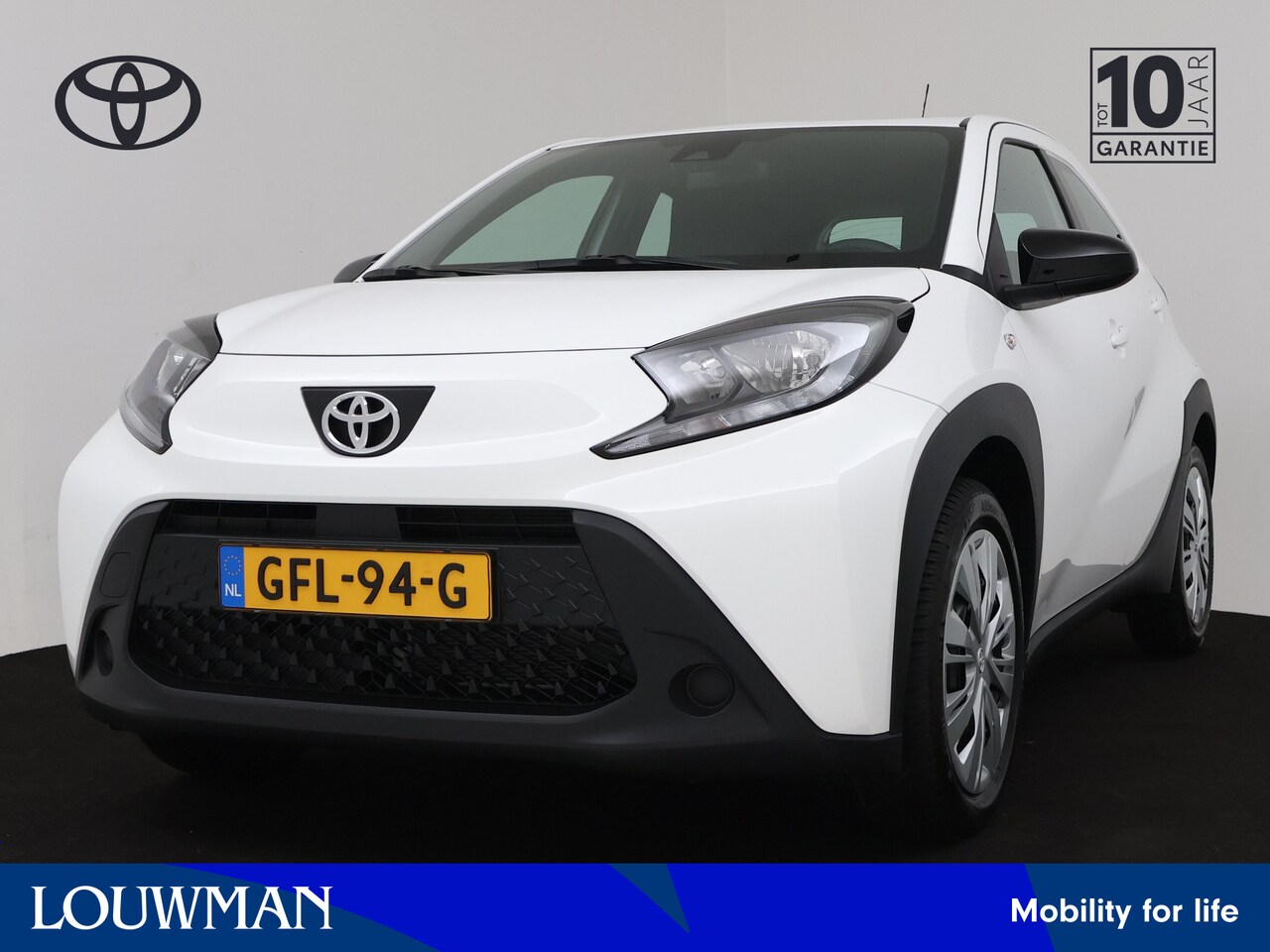 Toyota Aygo X - 1.0 VVT-i MT play | All-season banden | Snel rijden | - AutoWereld.nl