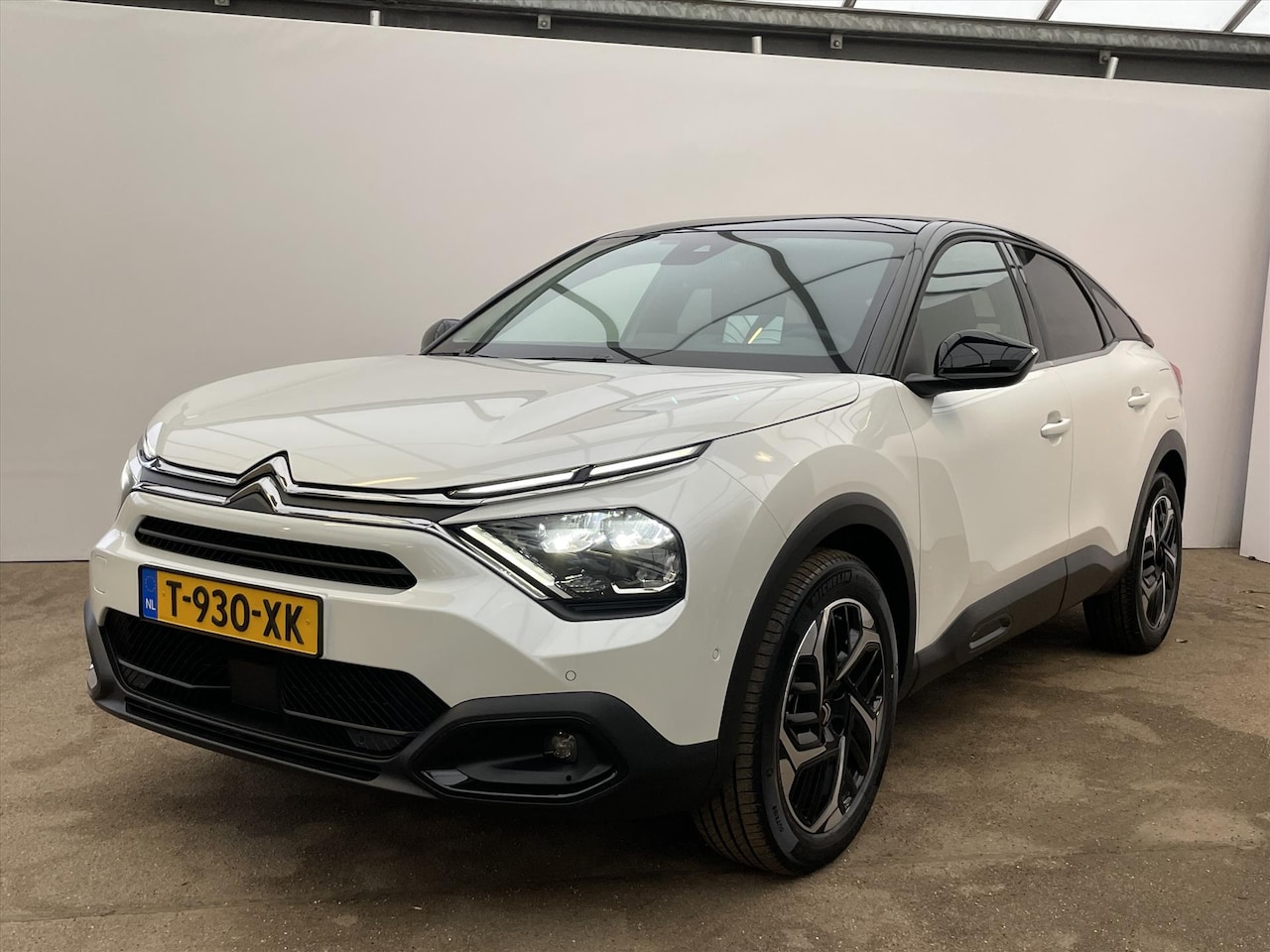 Citroën C4 - 1.2 PureTech 130pk EAT8 Shine - AutoWereld.nl