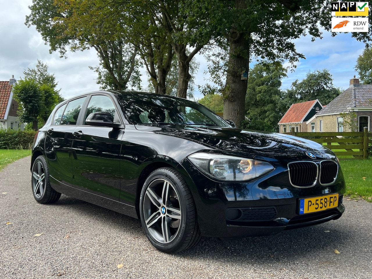 BMW 1-serie - 114i Business+ | Airco + 5-Drs | - AutoWereld.nl