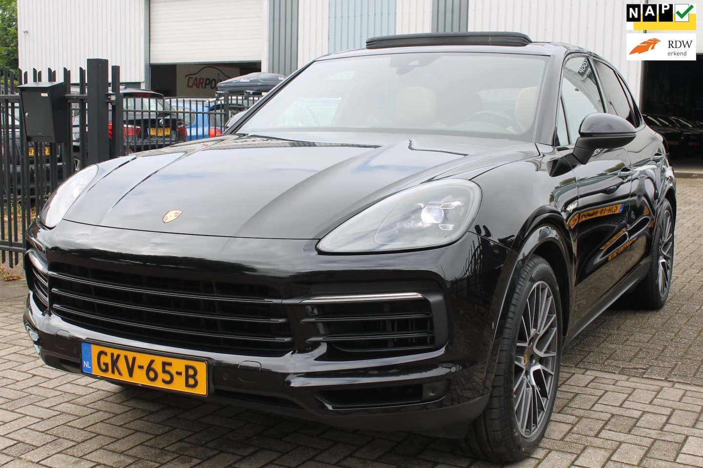 Porsche Cayenne - 3.0 E-Hybrid 435PK! Luchtvering Pano 21" Trekhaak! - AutoWereld.nl