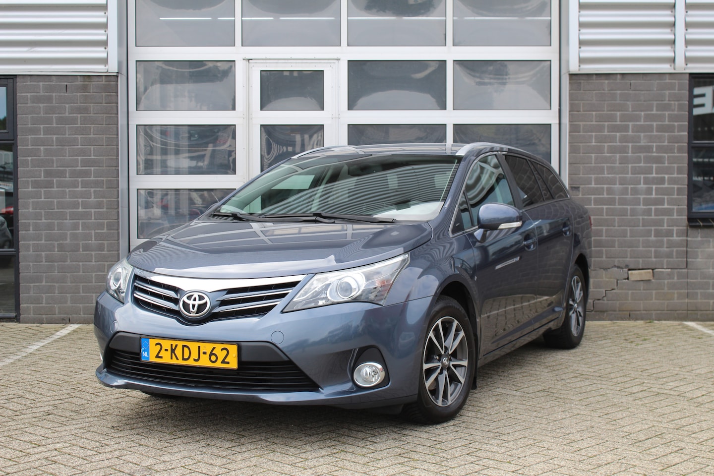 Toyota Avensis Wagon - 1.8 VVTi Business / Automaat / Navigatie / Camera / N.A.P. - AutoWereld.nl