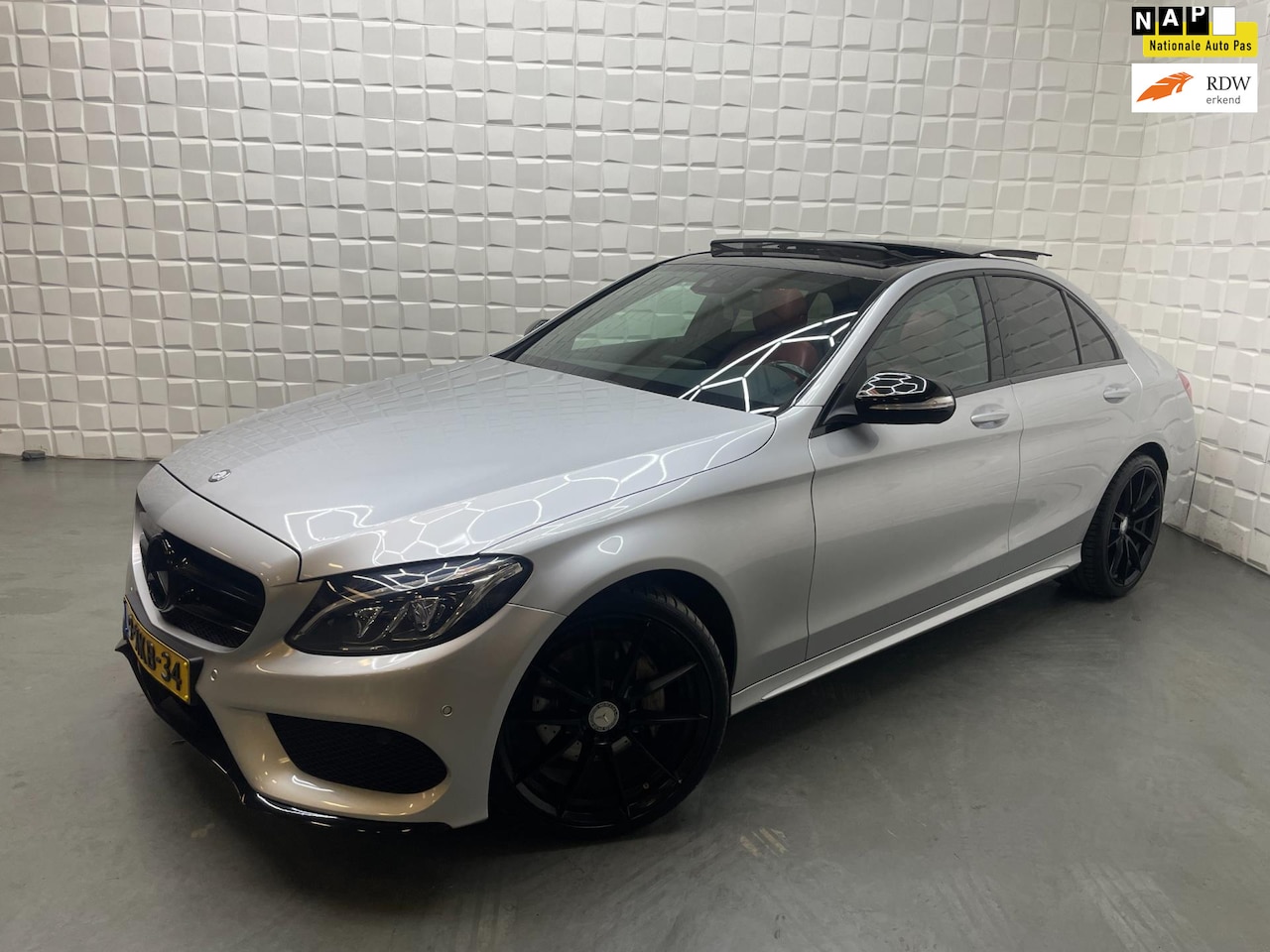 Mercedes-Benz C-klasse - 200 AMG NIGHT PANO KEYLESS LEER NAP - AutoWereld.nl