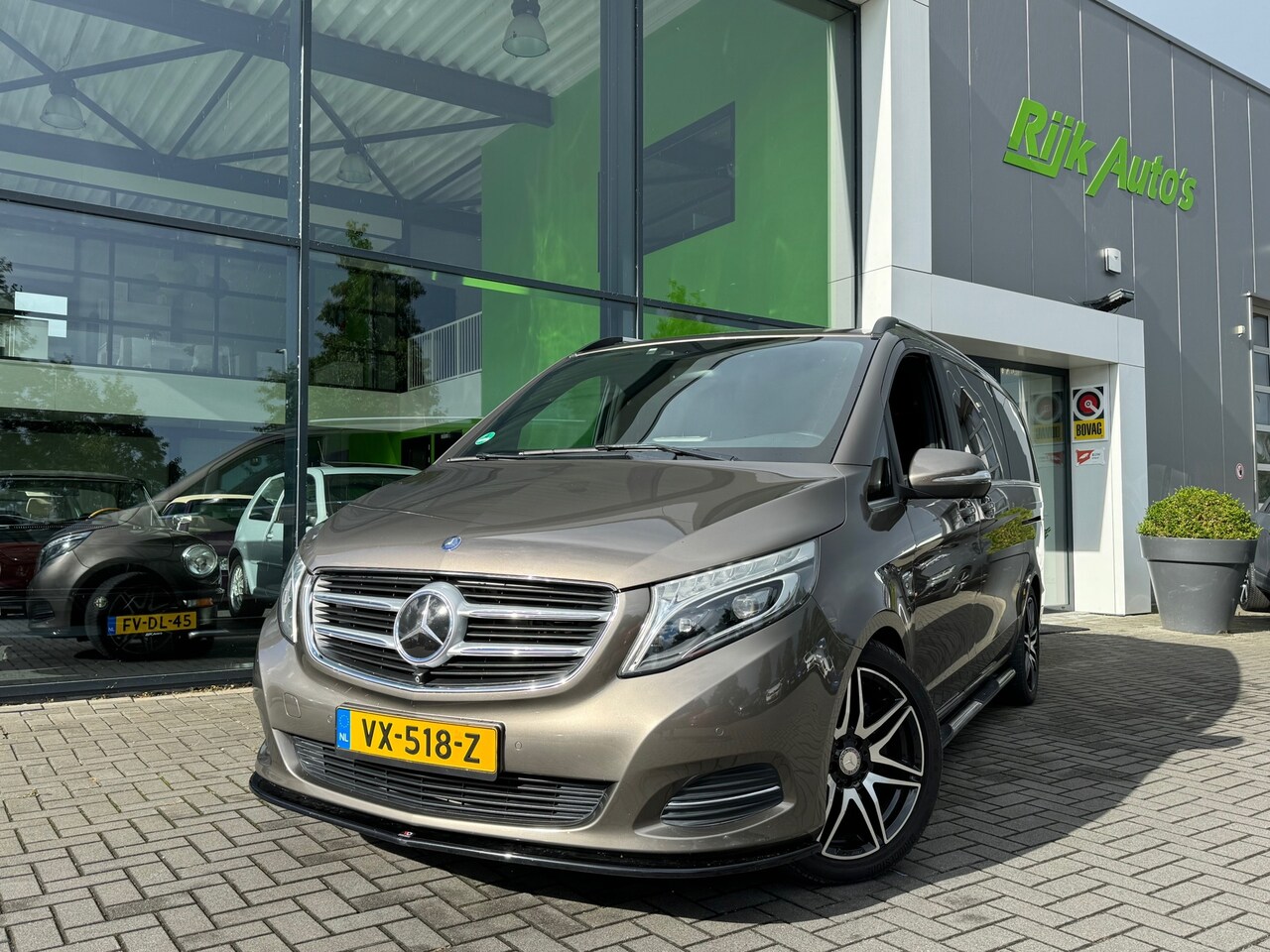 Mercedes-Benz V-klasse - 250d Lang DC * Burmester/360Cam/TV Media * Rolstoel vervoer - AutoWereld.nl