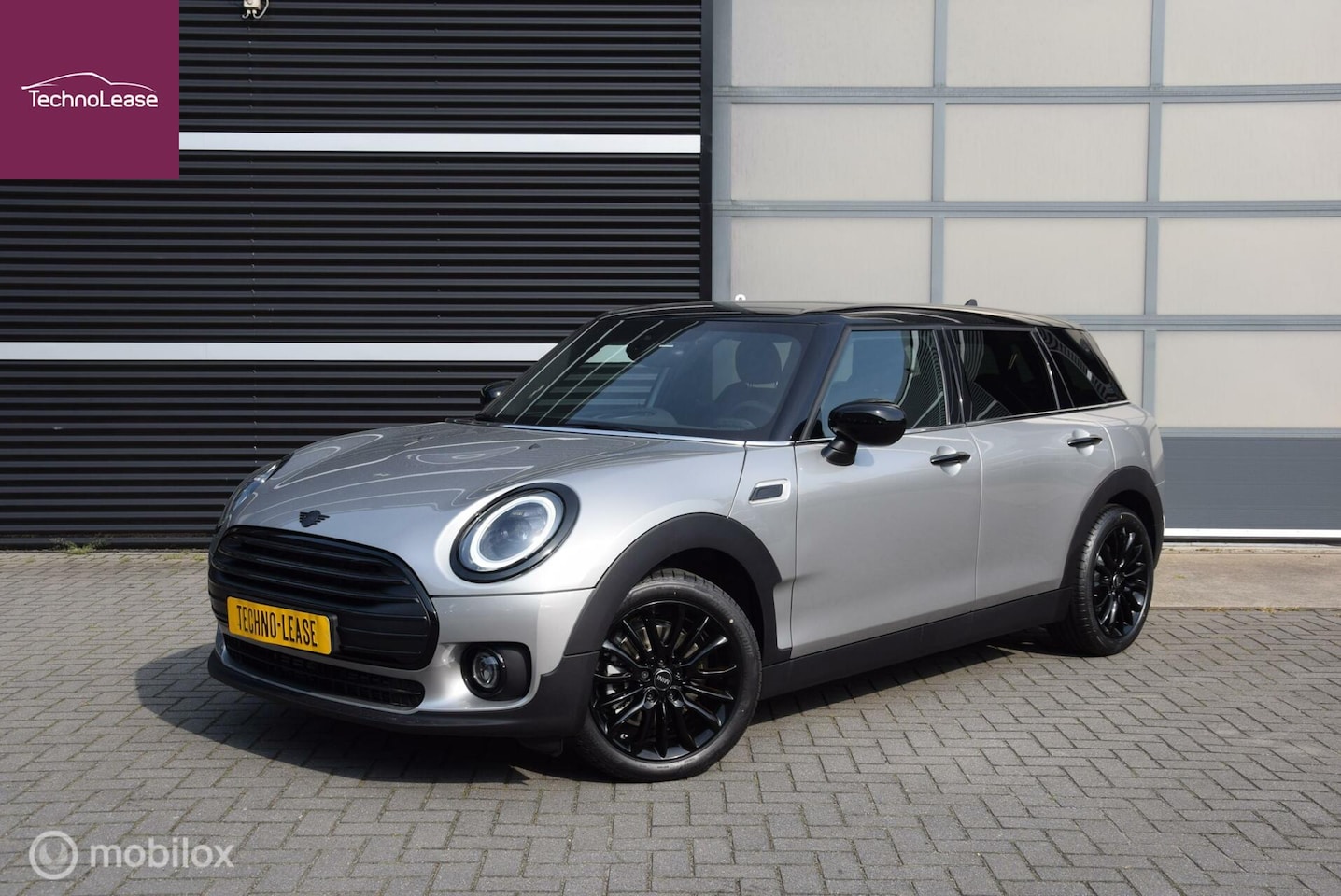 MINI Clubman - 1.5 Cooper Classic Business Edition Black edition automaat - AutoWereld.nl