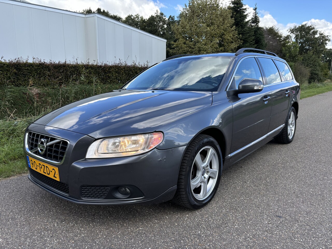 Volvo V70 - 1.6 T4 Momentum / AUTOMAAT / LEER / NAVI / CRUISE - AutoWereld.nl