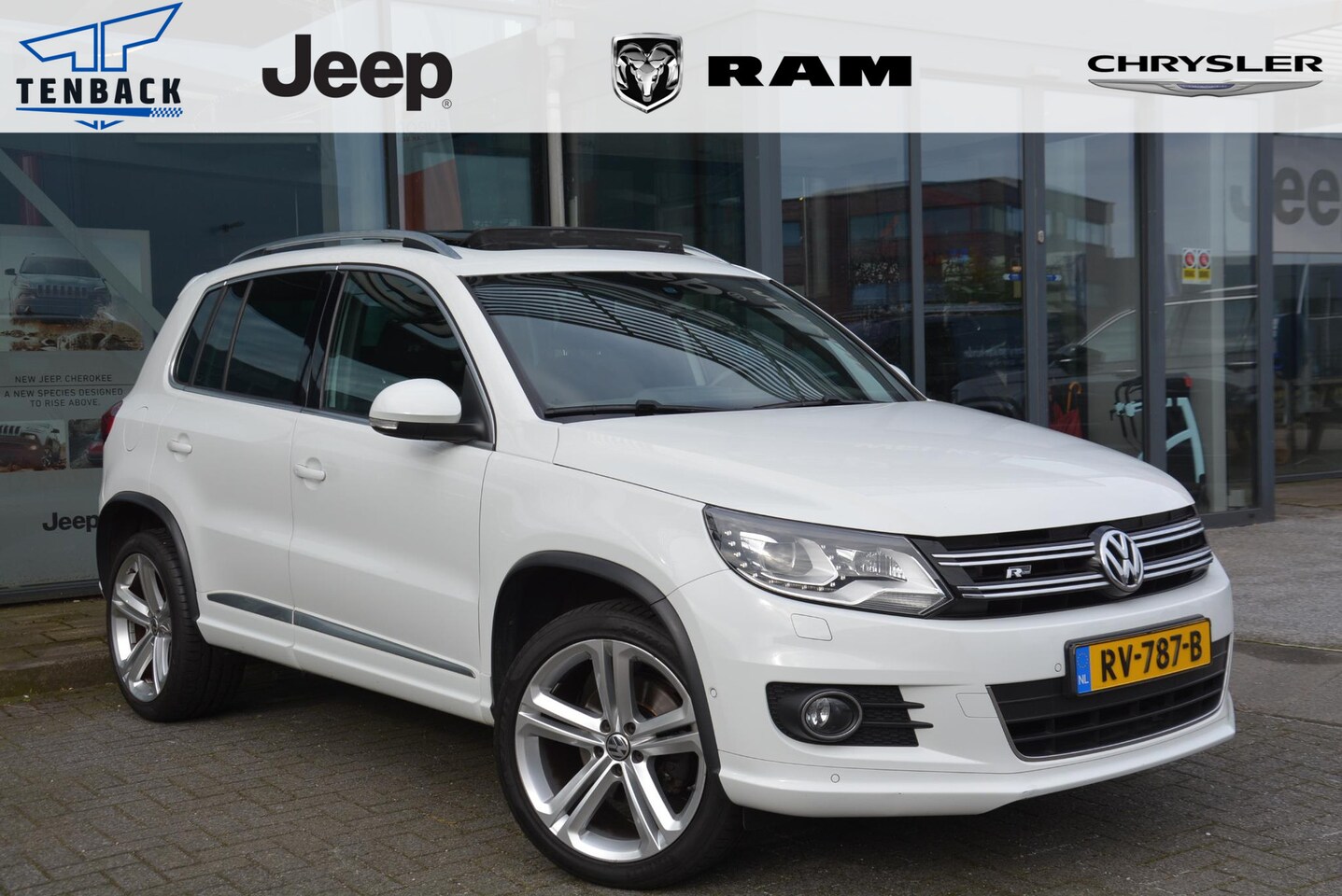 Volkswagen Tiguan - 2.0 TDI R-Line Edition 4Motion 2.0 TDI R-Line Edition 4Motion - AutoWereld.nl