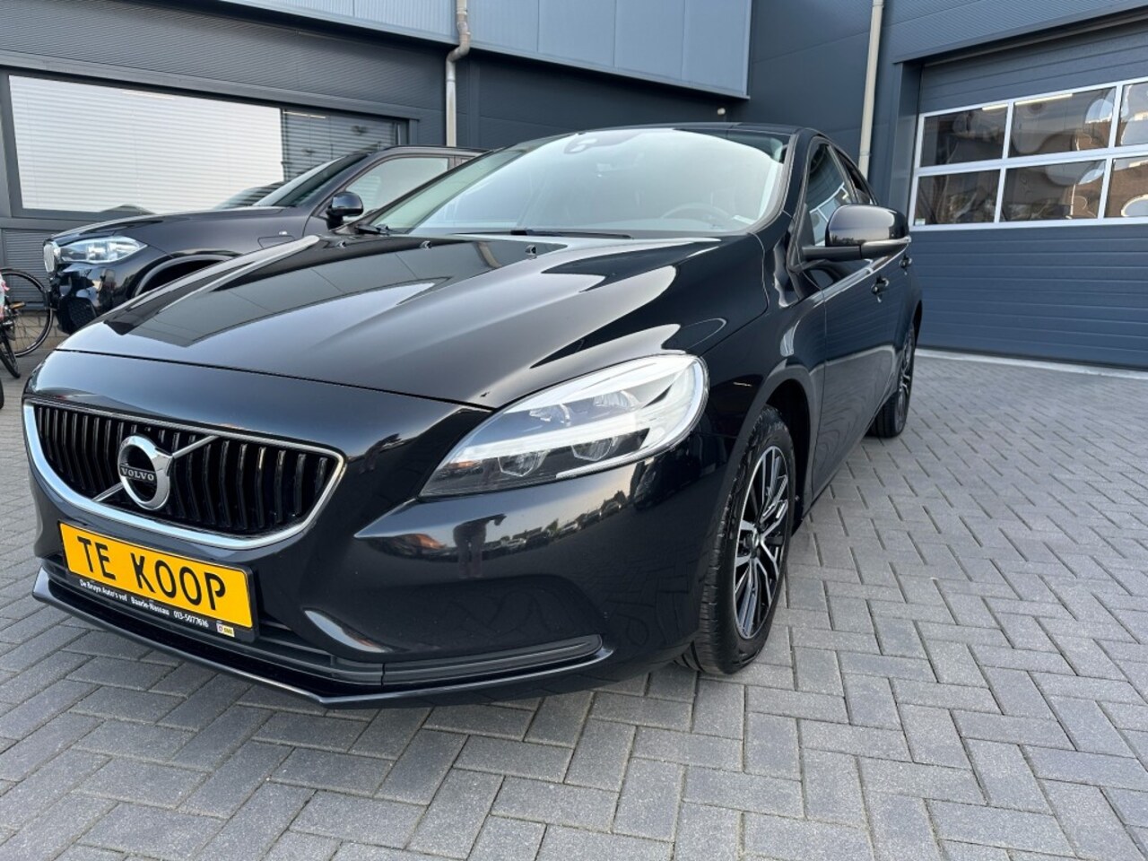 Volvo V40 - 2.0 T2 Momentum 2.0T2 Momentum, nette auto, navigatie, airco, dealer onderhouden - AutoWereld.nl