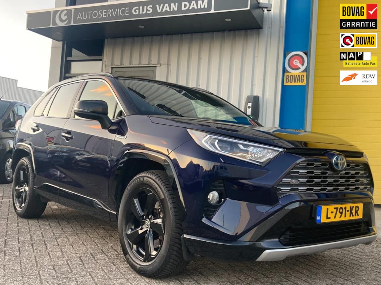 Toyota RAV4 - 2.5 Hybrid AWD Bi-Tone 1650 trekgewicht "All-in" prijs! - AutoWereld.nl