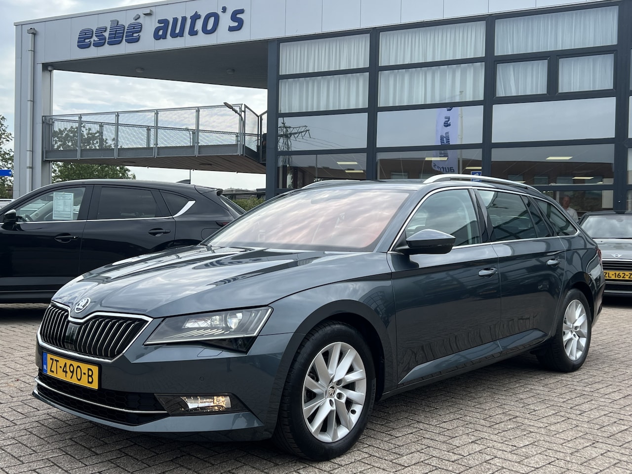 Skoda Superb Combi - 2.0 TDI 150 PK DSG Automaat Business Edition Navigatie Trekhaak Comfort Stoelen Camera Xen - AutoWereld.nl