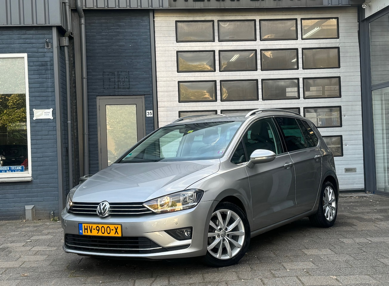 Volkswagen Golf Sportsvan - 1.2 TSI Highline | Clima | Navi | Camera | Automaat | N.A.P - AutoWereld.nl