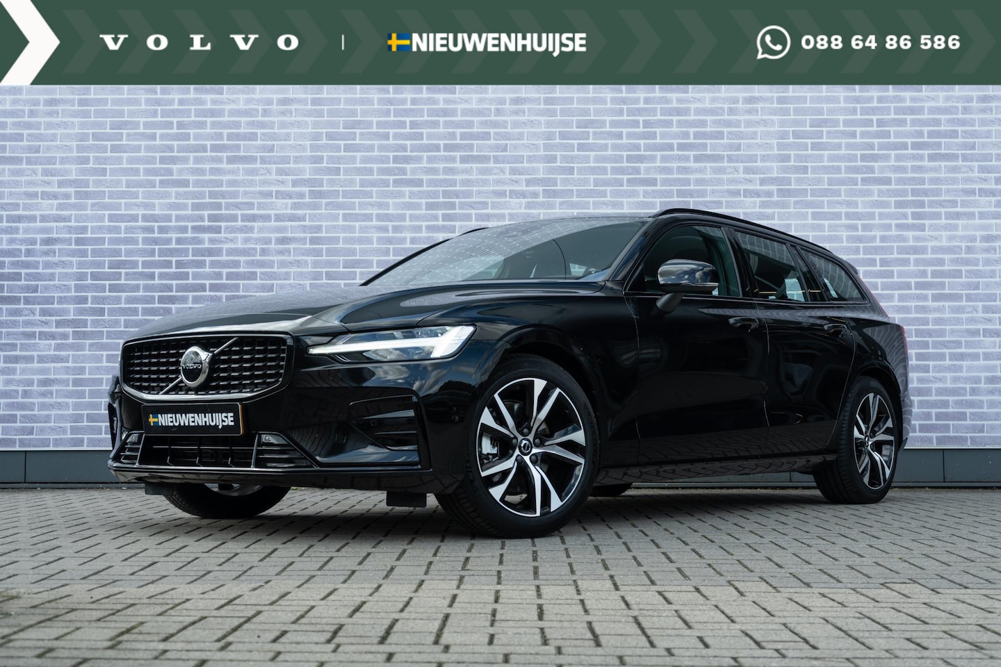 Volvo V60 - 2.0 B4 Plus Dark | Adaptieve Cruise Control | Trekhaak | Lederen bekleding | Dode hoek det - AutoWereld.nl