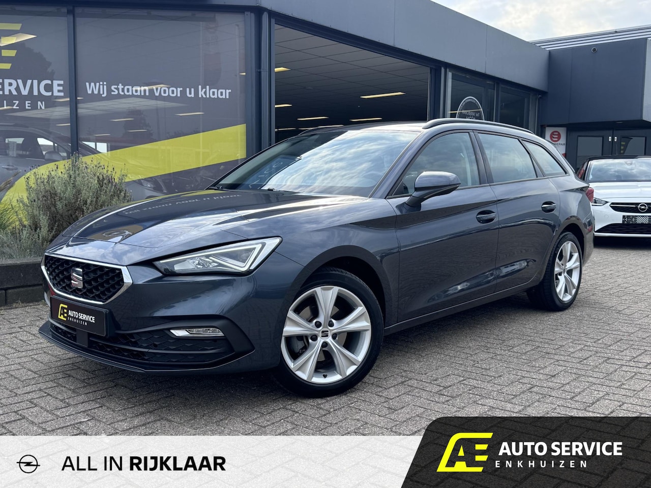 Seat Leon Sportstourer - 1.5 eTSI Prachtige DSG Leon met o.a. Carplay | Navigatie | LMV | PDC | Full LED - AutoWereld.nl