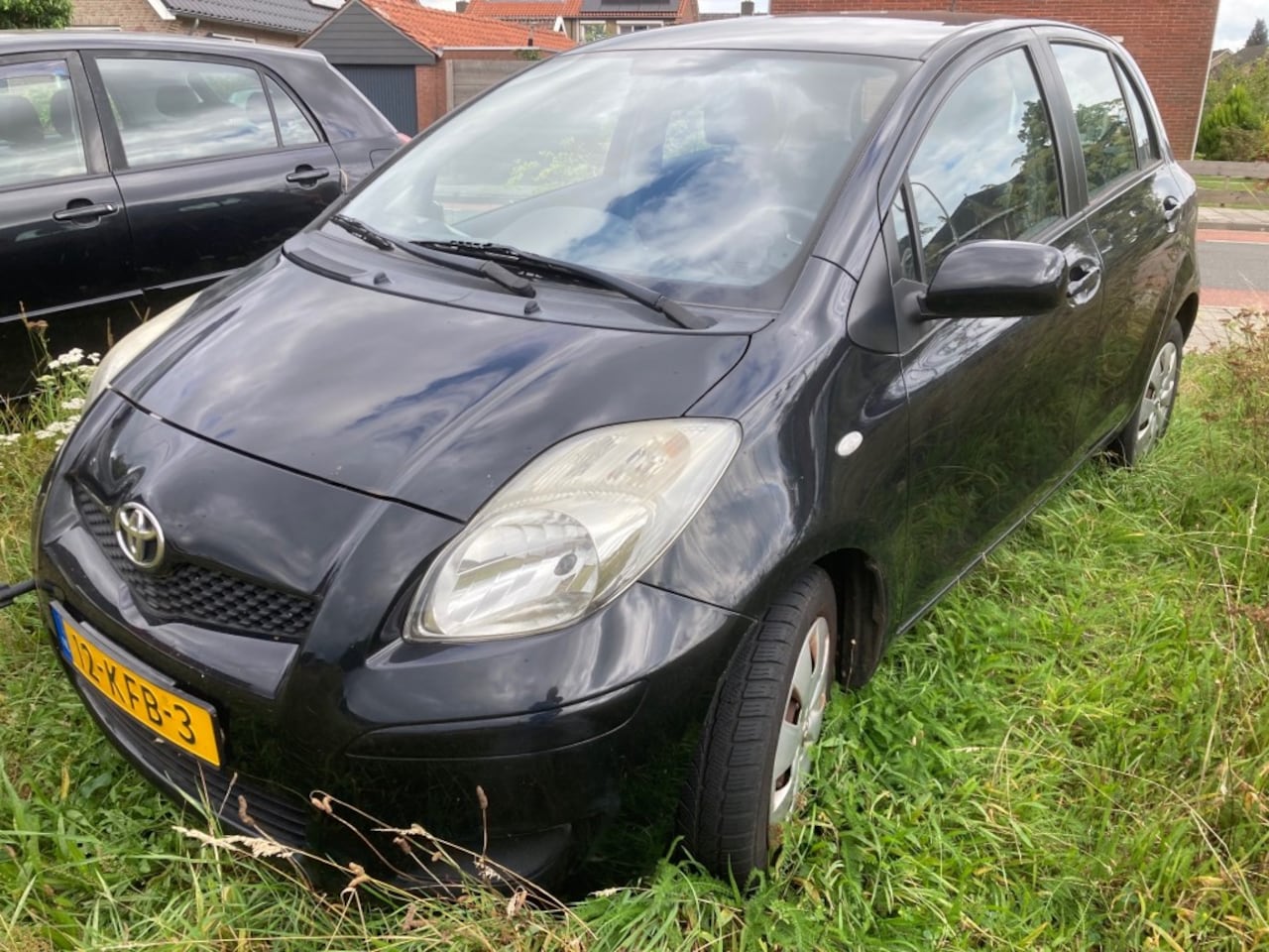 Toyota Yaris - 1.33 Vvt-i  MMT 5 Drs. Airco Schade LEZEN! - AutoWereld.nl