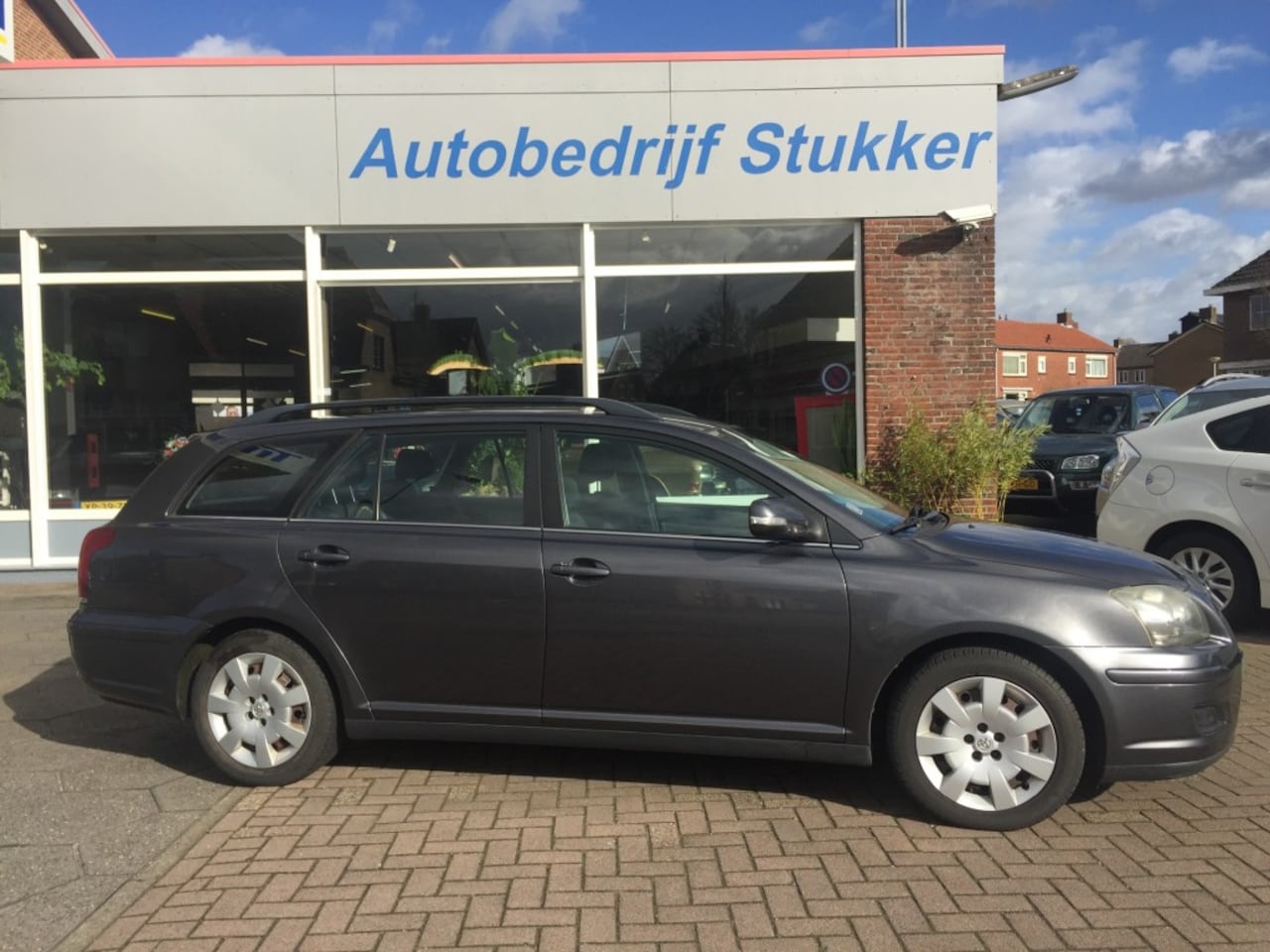 Toyota Avensis Wagon - 2.0 D4D-f Stationwagon Airco APK 2-2024 EXPORT-prijs - AutoWereld.nl