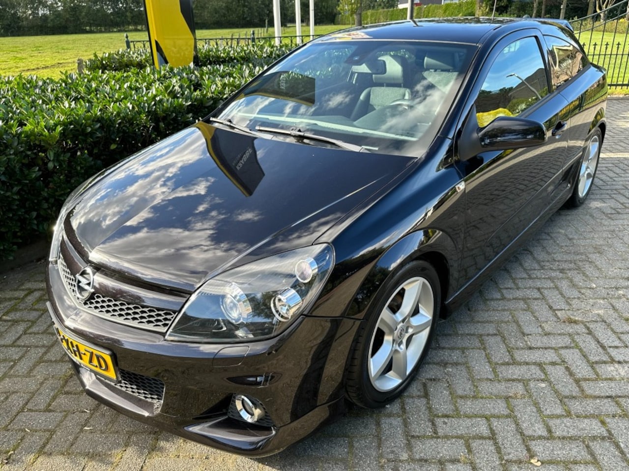 Opel Astra GTC - GTC 1.8 16V OPC Line Unieke auto! - AutoWereld.nl