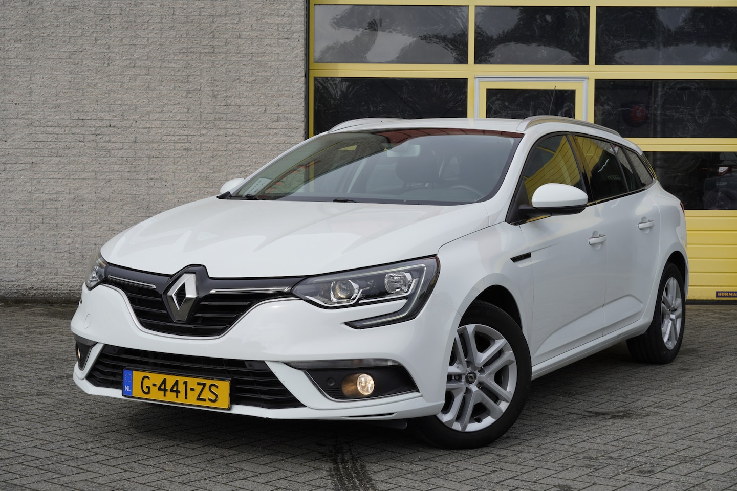 Renault Mégane Estate - 1.3 TCe Zen BJ2020 Led | Pdc | Navi | Climate control | Cruise control | Getint glas - AutoWereld.nl