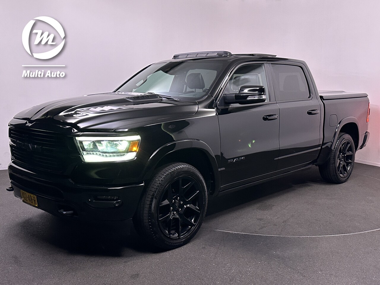 Dodge Ram 1500 - 5.7 V8 4x4 Crew Cab Laramie Night edition | Prins LPG 120L Onderbouw | Groot Scherm | Pano - AutoWereld.nl