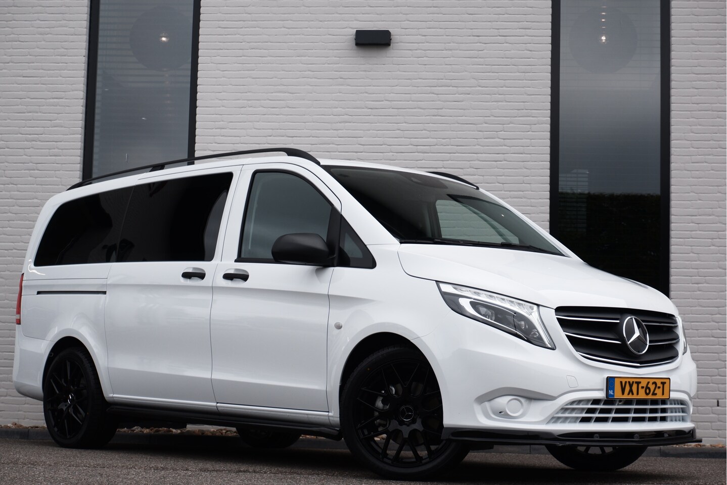 Mercedes-Benz Vito - 114 CDI Aut / Lang / DC / 2x Schuifdeur / Leer / Led-Xenon / Apple Carplay / 173 KM!! / Vo - AutoWereld.nl