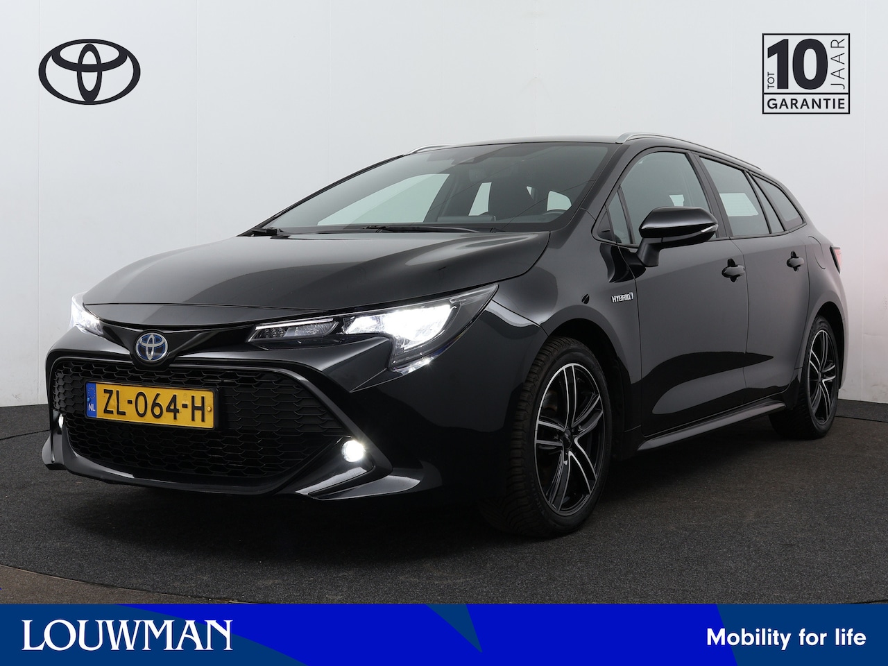 Toyota Corolla Touring Sports - 2.0 Hybrid First Edition | Navigatie | Trekhaak | - AutoWereld.nl