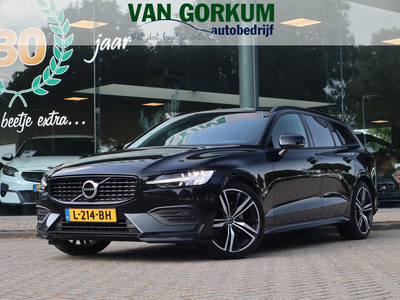 Volvo V60 - 2.0 B3 Momentum Advantage / Camera / Trekhaak - AutoWereld.nl