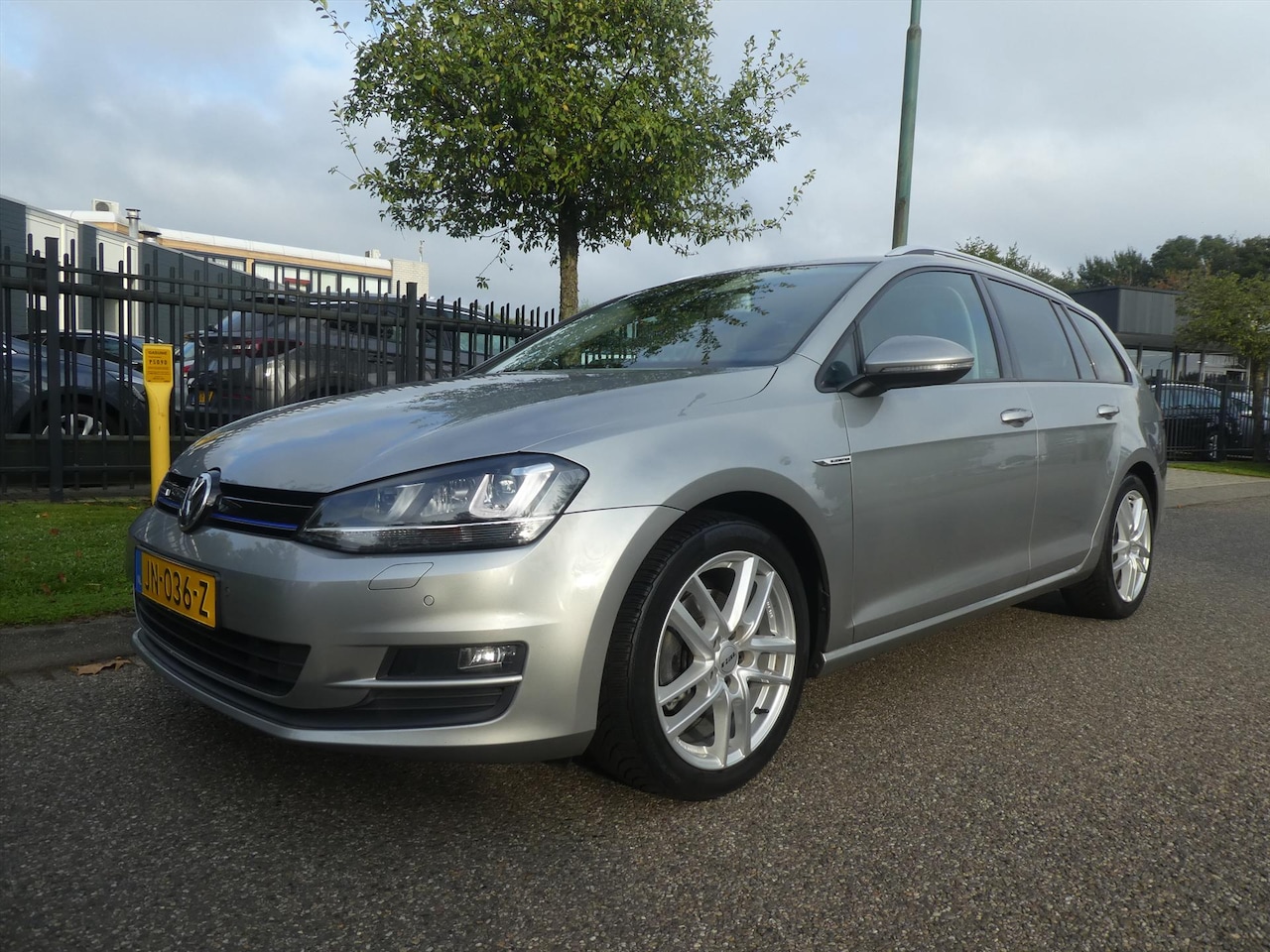 Volkswagen Golf Variant - 1.0 TSI 115pk BlueMotion Connected Series Executive Xenon Thaak - AutoWereld.nl