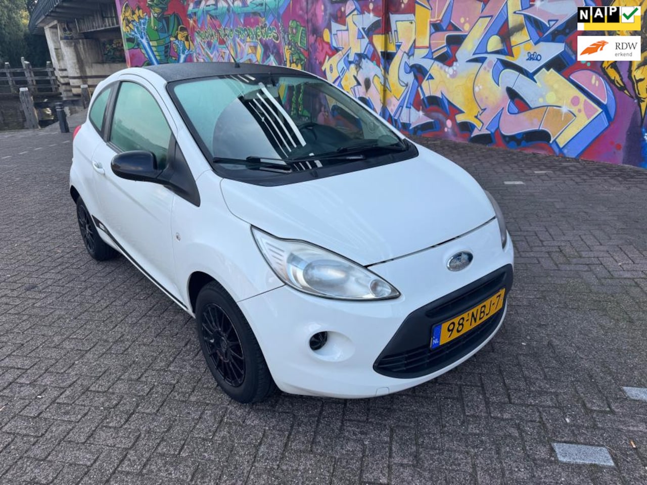 Ford Ka - 1.2 black&white speciale uitvoering airco oz racing velgen veel zwarte accenten geheel dea - AutoWereld.nl