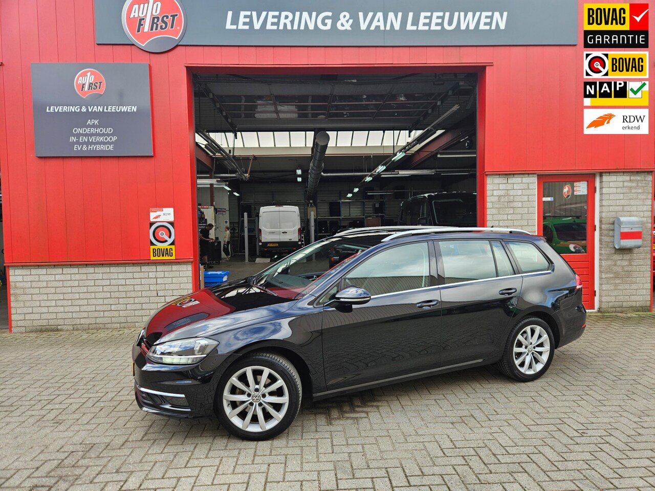 Volkswagen Golf Variant - 1.5 TSI Highline Automaat Navigatie/ Parkeersensoren voor + achter/ Trekhaak uitklapbaar/ - AutoWereld.nl