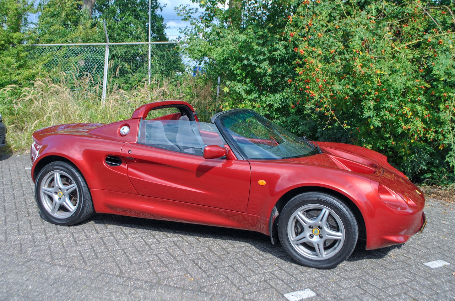 Lotus Elise - 1.8-16V 120 S1 RHD 1998 Rood metallic 81.930 miles, Extreem licht: 730kg - AutoWereld.nl