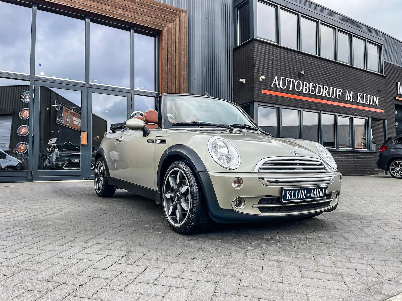 MINI Cabrio - Mini 1.6 Cooper Sidewalk navi/leer/stoelverwarming/topstaat! - AutoWereld.nl