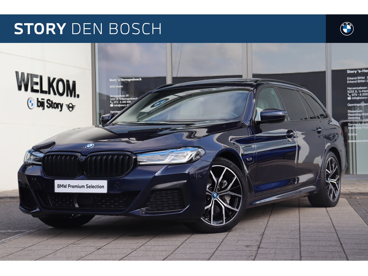 BMW 5-serie Touring - 530e xDrive High Executive M Sport Automaat / Panoramadak / Trekhaak / Laserlight / Adapti - AutoWereld.nl