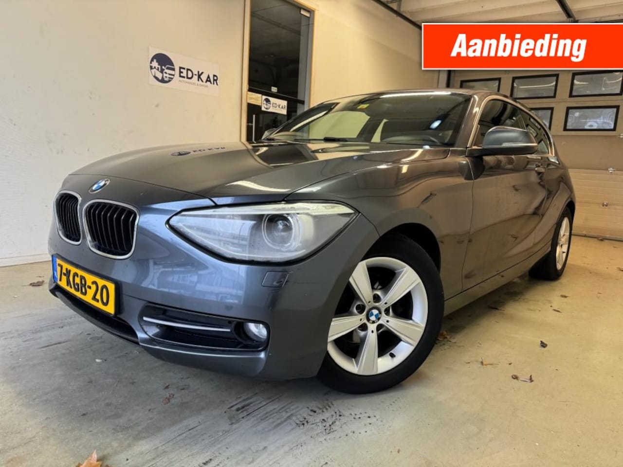 BMW 1-serie - 116i Upgrade Edition CLIMA LEER NAVI KEY-LESS NAP - AutoWereld.nl