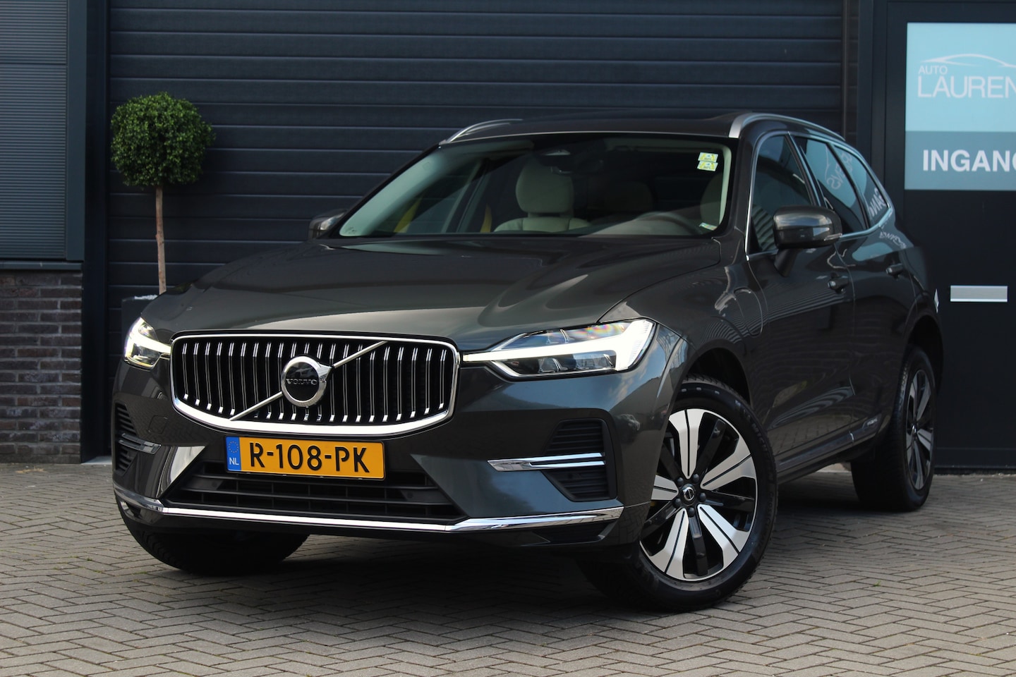 Volvo XC60 - 2.0 Recharge T6 AWD Inscription | Pano | Leder | Luchtvering | Trekhaak - AutoWereld.nl