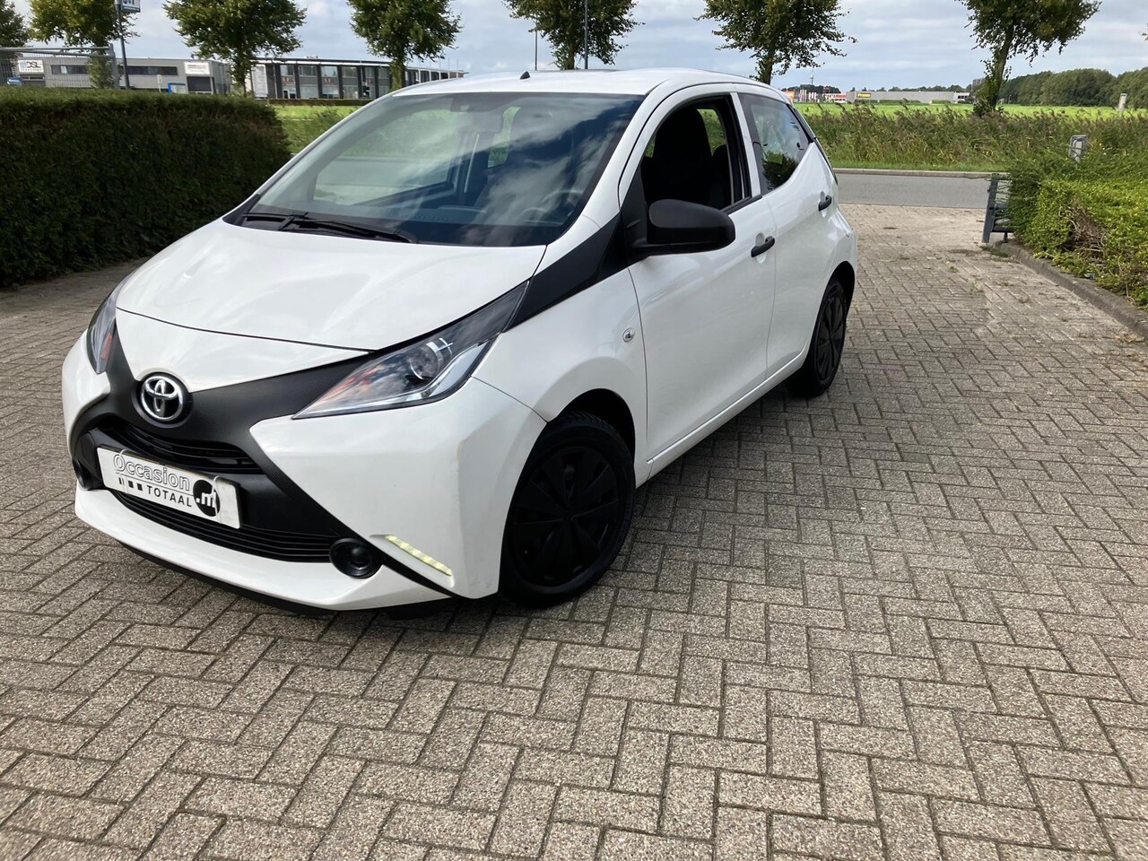 Toyota Aygo - 1.0 VVT-i X-Fun | Airco | Bluetooth | Snelheidsbegrenzer - AutoWereld.nl