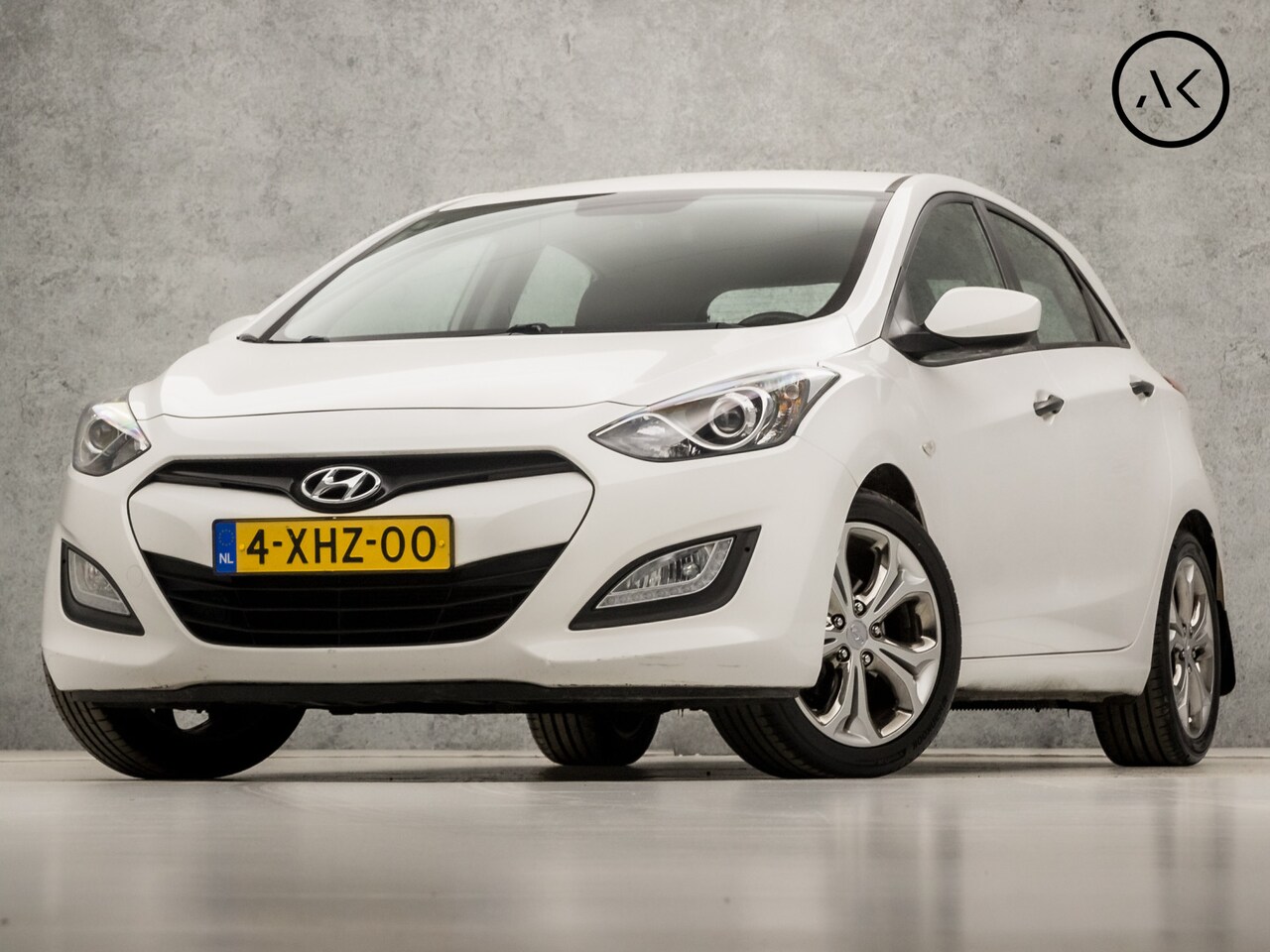 Hyundai i30 - 1.4i i-Drive Sport (NAVIGATIE, CAMERA, XENON, SPORTSTOELEN, ELEK RAMEN, BLUETOOTH, LM VELG - AutoWereld.nl