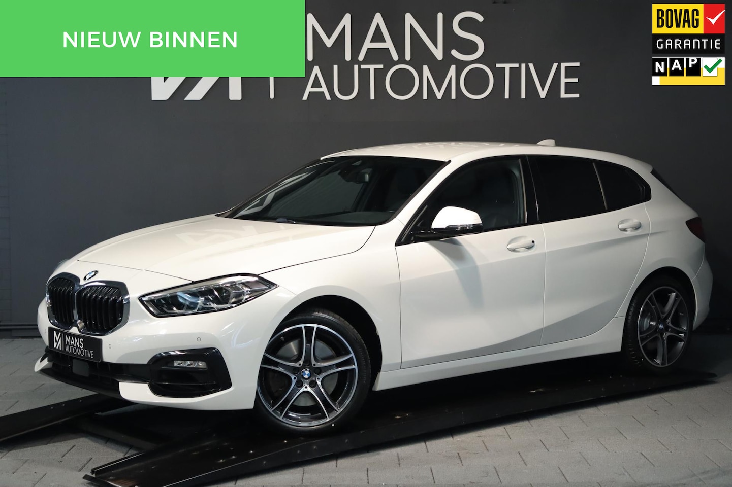 BMW 1-serie - 120i / KEYLESS / LIVE COCKPIT / DODEHOEK / CARPLAY / LEDER / 18'' - AutoWereld.nl