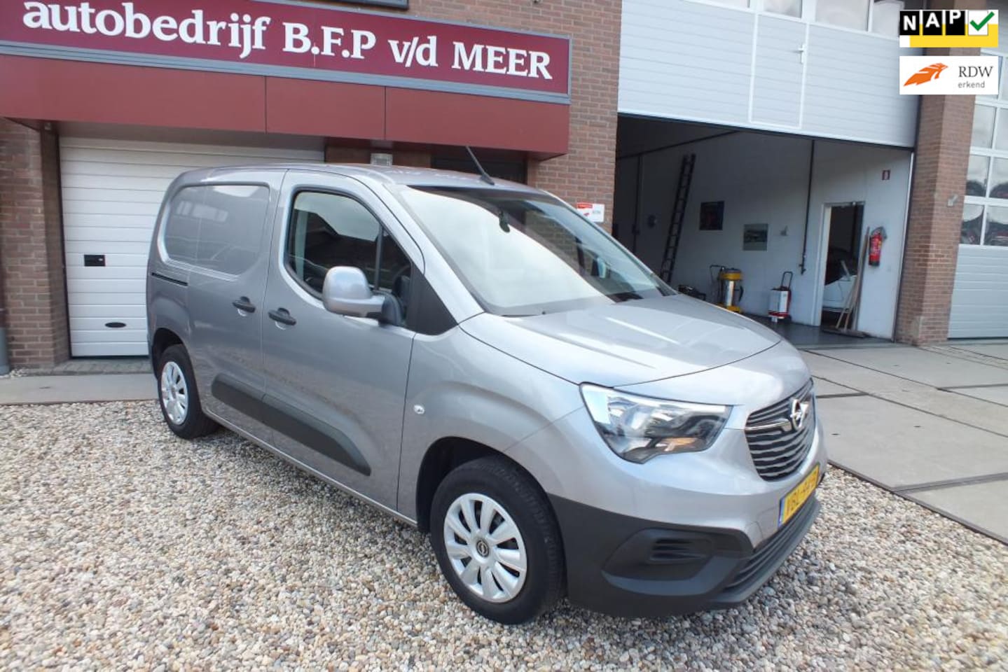 Opel Combo - 1.6D L1H1 Edition 3-zit Navi - AutoWereld.nl