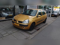 Renault Clio - 1.4-16V Privilège AUTOMAAT