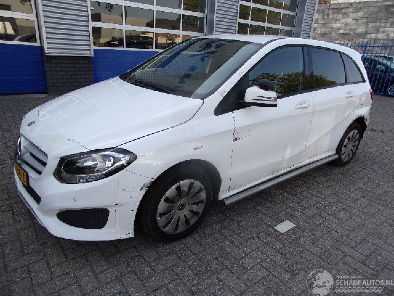 Mercedes-Benz B-klasse - B 220 D AUTOMAAT - AutoWereld.nl