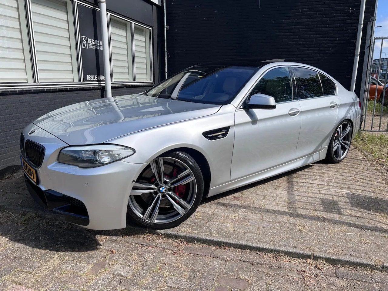 BMW 5-serie - 550i High Ex M/// Pakket 408PK Head Up 360° Dak - AutoWereld.nl