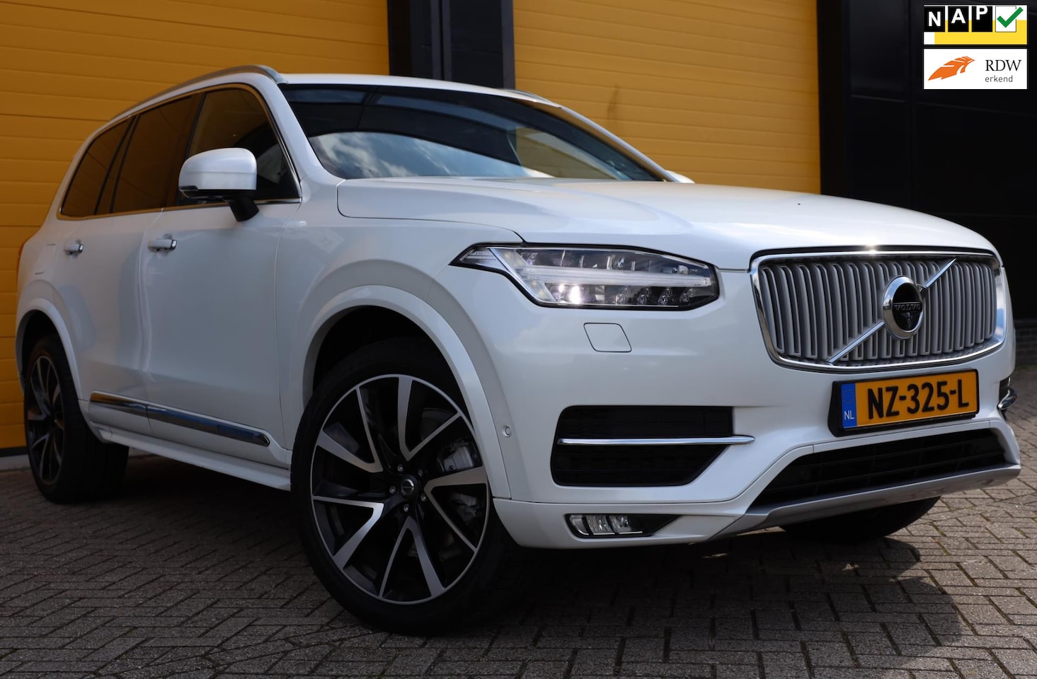 Volvo XC90 - 2.0 D4 Inscription / 7 Zitter / ACC / Head Up / 360 Camera / B & W / Massage / Leder / Pan - AutoWereld.nl